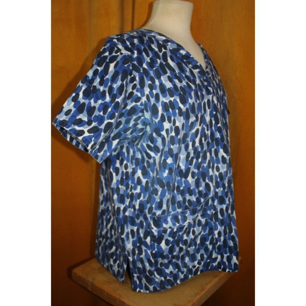 Landau Women Medium Blue White Abstract Healthcare Nurse Doctor Scrub Top‎